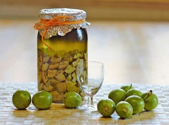 an infusion of green walnuts against parasites